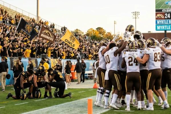 broncos-dominate-myrtle-beach-bowl-41-6-1-1766177041