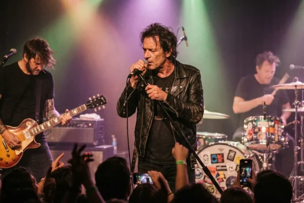 cures-perry-bamonte-dies-65-1-1766860473