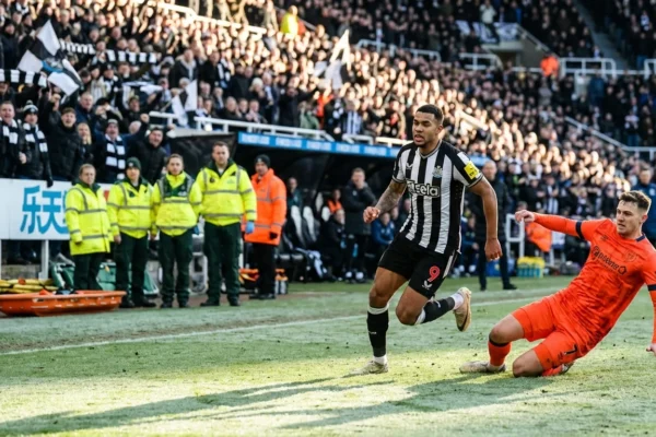 isak-injury-sparks-acl-fears-goal-1-1766328134