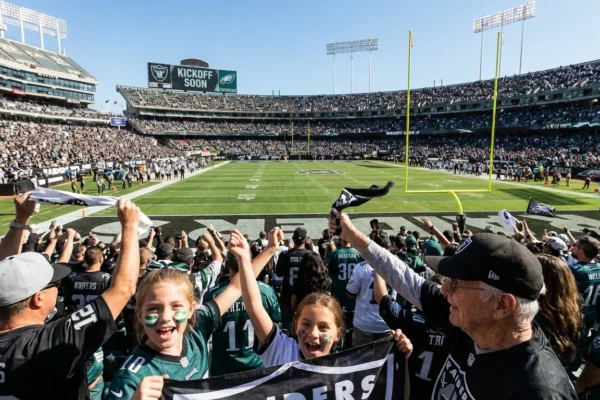 raiders-vs-eagles-live-watch-score-updates-1-1765733994