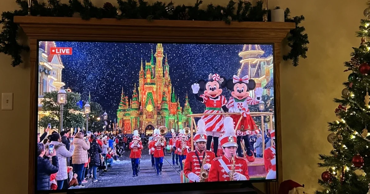 stream-disneys-2025-christmas-parade-1-1766669635