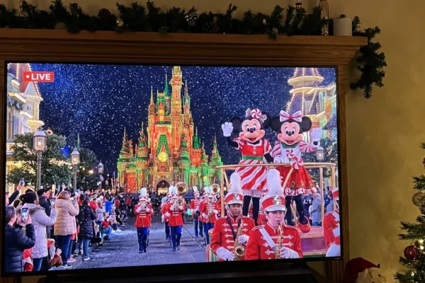 stream-disneys-2025-christmas-parade-1-1766669635