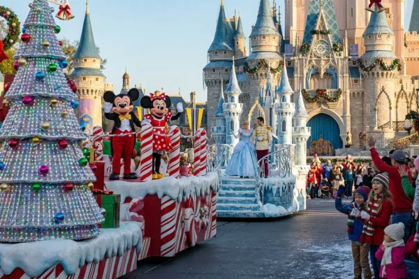 watch-disneys-2025-christmas-parade-1-1766693134