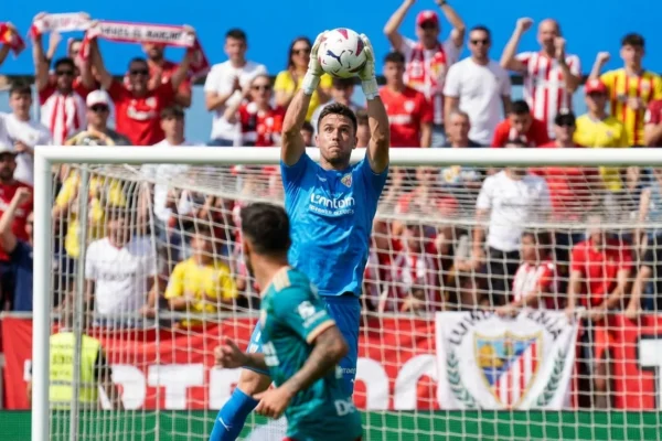 zidane-watches-son-shine-lucas-algeria-clean-sheet-1-1766610731