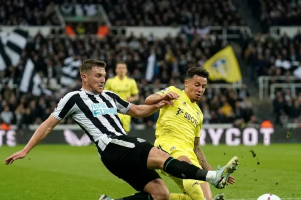 aaronson-brace-newcastle-edge-leeds-upsets-1-1767827469