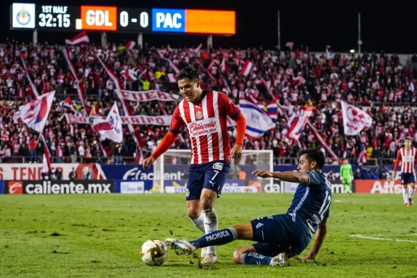 chivas-pachuca-gonzlez-strikes-cl26-kicks-1-1768090471