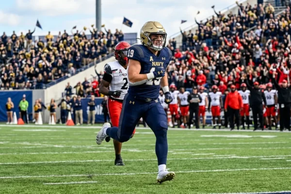 navy-vs-cincinnati-liberty-bowl-kicks-1-1767388340